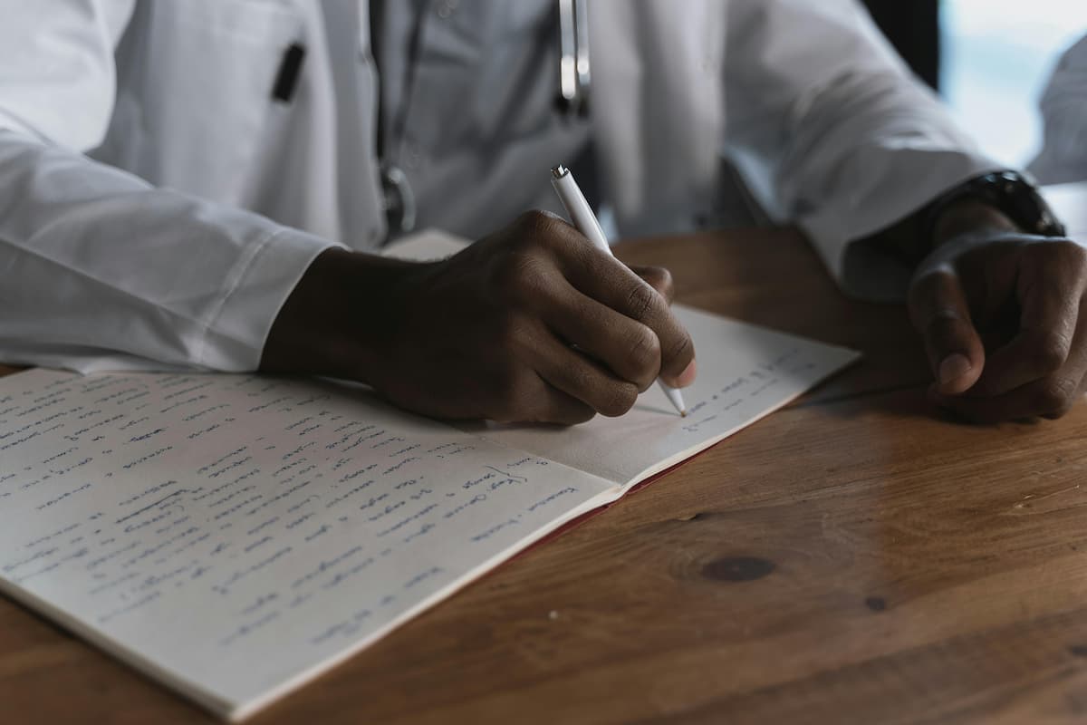 Healthcare provider generating custom clinical reports